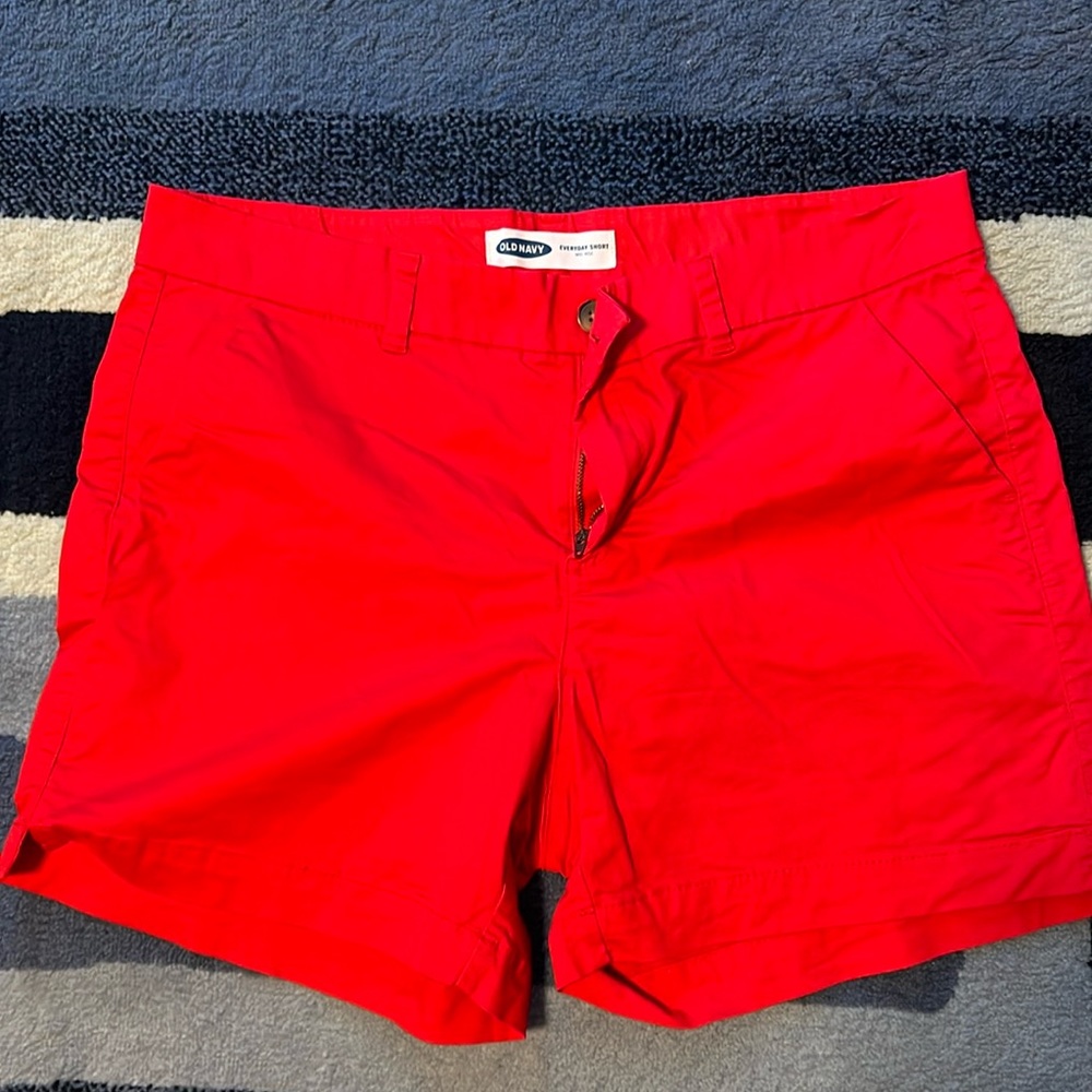 Mid-rise shorts